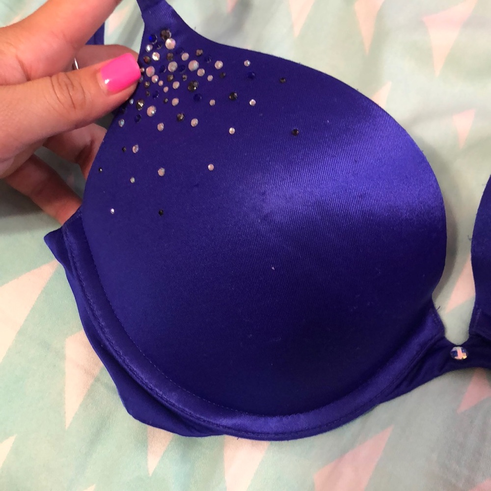 Victoria’s secret push up bra. Size: 32C